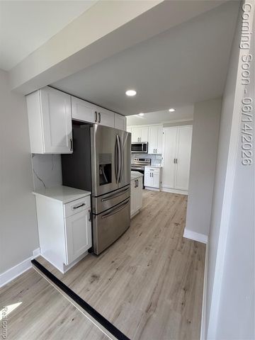 27390 Elmhurst Street, Roseville, MI 48066