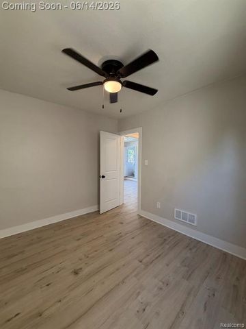 27390 Elmhurst Street, Roseville, MI 48066