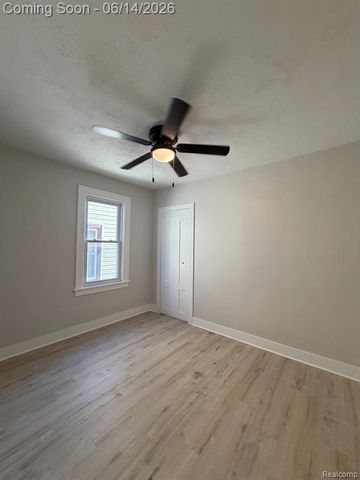 27390 Elmhurst Street, Roseville, MI 48066