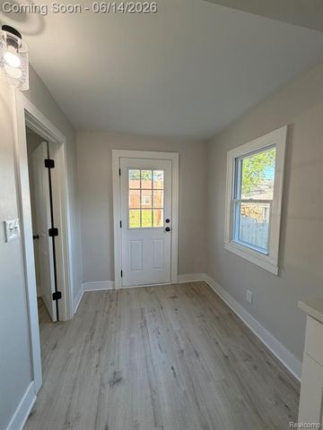 27390 Elmhurst Street, Roseville, MI 48066