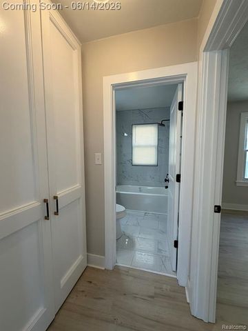 27390 Elmhurst Street, Roseville, MI 48066
