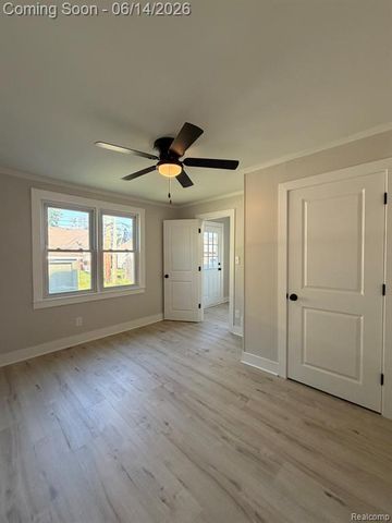 27390 Elmhurst Street, Roseville, MI 48066
