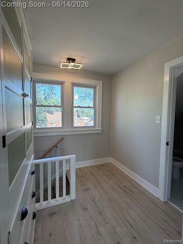 27390 Elmhurst Street, Roseville, MI 48066