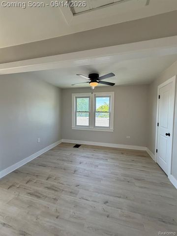 27390 Elmhurst Street, Roseville, MI 48066