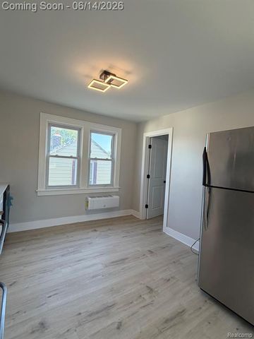 27390 Elmhurst Street, Roseville, MI 48066