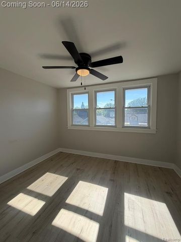 27390 Elmhurst Street, Roseville, MI 48066