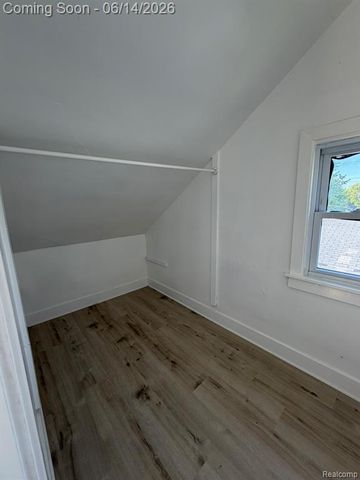 27390 Elmhurst Street, Roseville, MI 48066