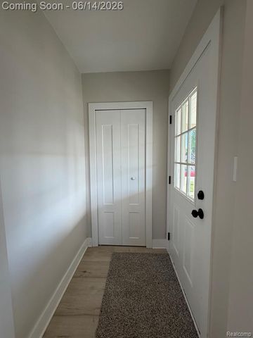 27390 Elmhurst Street, Roseville, MI 48066
