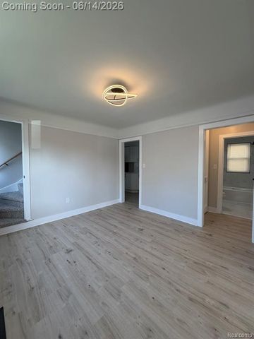 27390 Elmhurst Street, Roseville, MI 48066