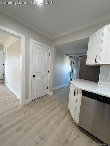 27390 Elmhurst Street, Roseville, MI 48066
