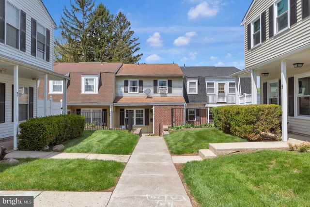 6 RELIANCE CT, Telford, PA 18969
