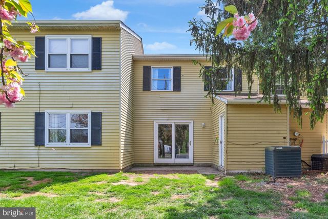 6 RELIANCE CT, Telford, PA 18969