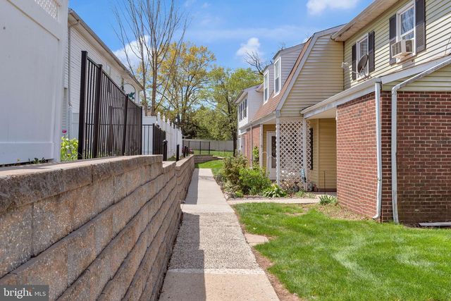 6 RELIANCE CT, Telford, PA 18969