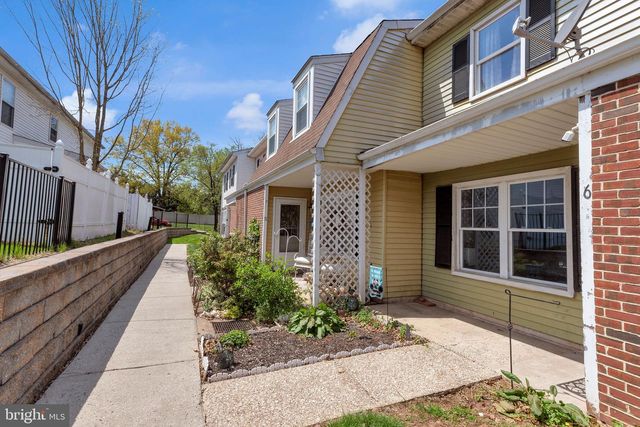 6 RELIANCE CT, Telford, PA 18969