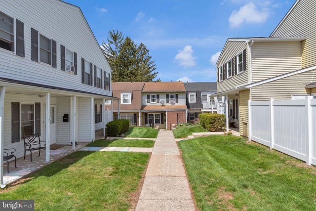 6 RELIANCE CT, Telford, PA 18969