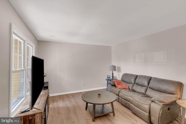 6 RELIANCE CT, Telford, PA 18969
