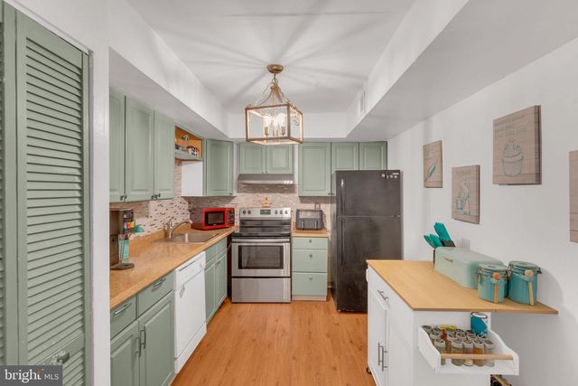 6 RELIANCE CT, Telford, PA 18969