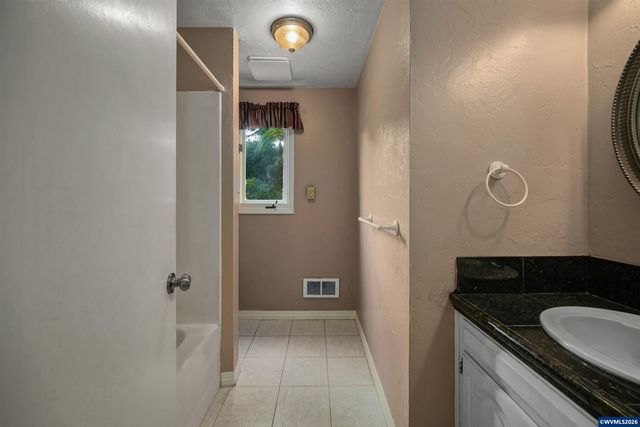 220 NW Downy Dr, Sublimity, OR 97385