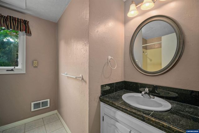 220 NW Downy Dr, Sublimity, OR 97385