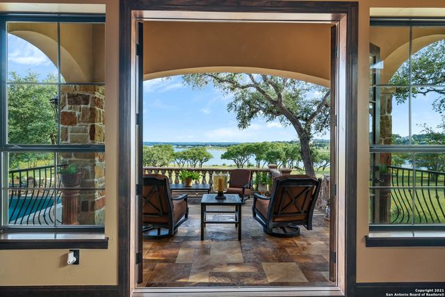 189 SHIMMERING SHORE CT, Spring Branch, TX 78070