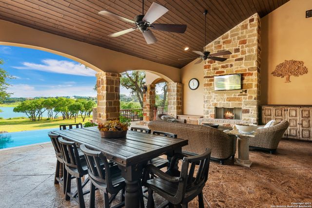 189 SHIMMERING SHORE CT, Spring Branch, TX 78070