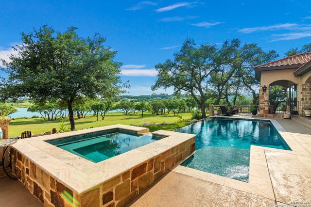 189 SHIMMERING SHORE CT, Spring Branch, TX 78070