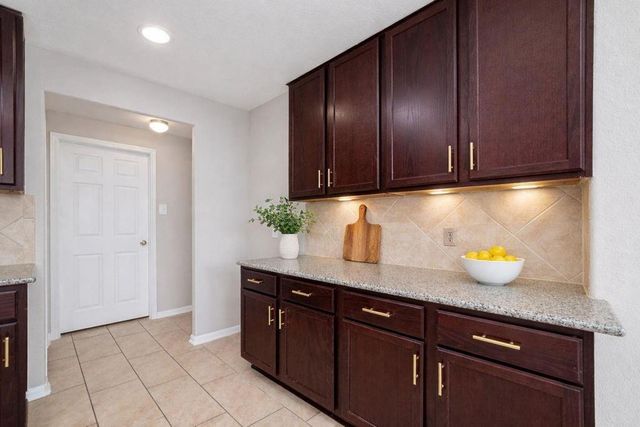 2707 Golden Hills Court, Fresno, TX 77545