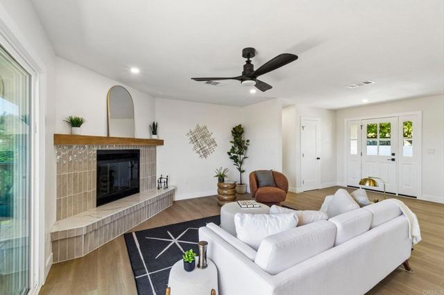 221 Colina, Vista, CA 92084