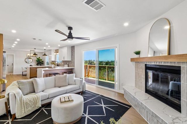 221 Colina, Vista, CA 92084