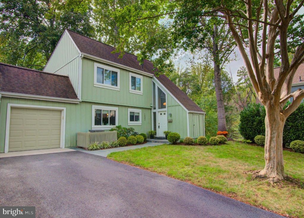 1442 YELLOWWOOD CT, Reston, VA 20190