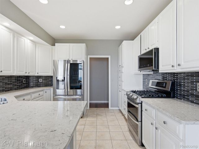 1842 Edison Shores Place, Port Huron, MI 48060