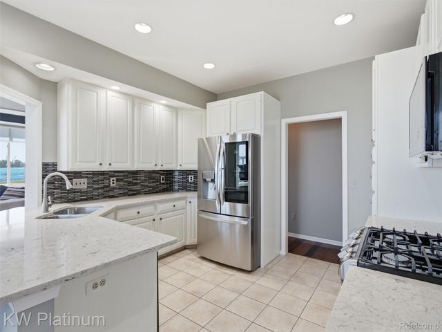 1842 Edison Shores Place, Port Huron, MI 48060