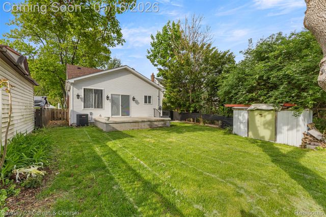 22920 Oxford Street, Dearborn, MI 48124