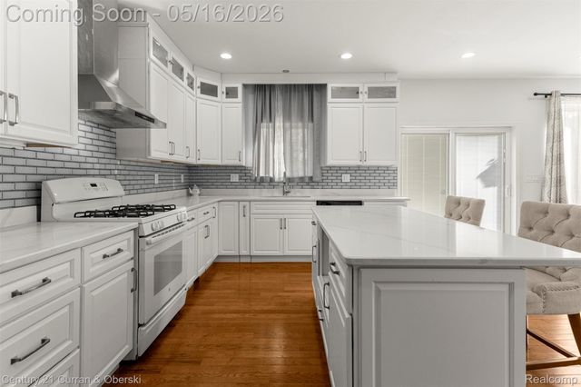 22920 Oxford Street, Dearborn, MI 48124
