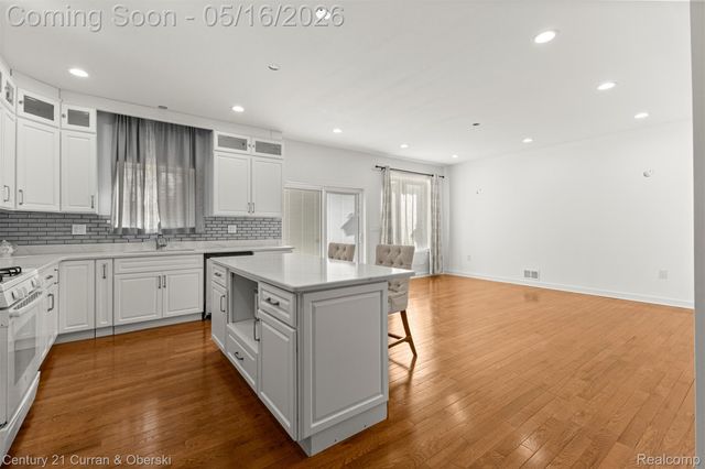 22920 Oxford Street, Dearborn, MI 48124