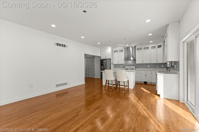 22920 Oxford Street, Dearborn, MI 48124