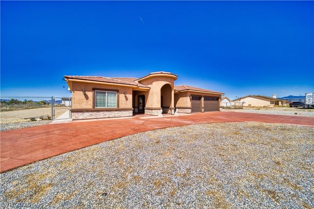 2890 Oakleaf Avenue, Pahrump, NV 89048