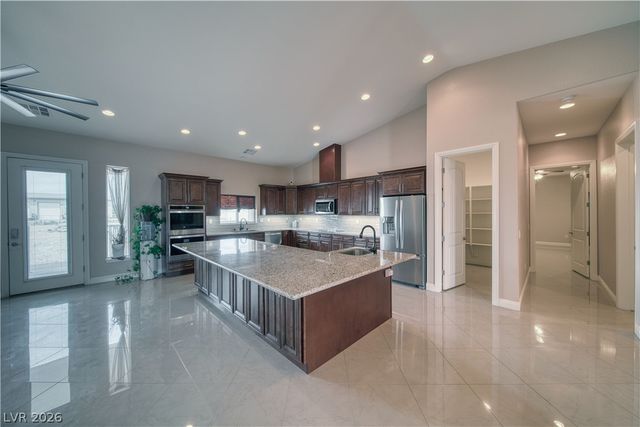 2890 Oakleaf Avenue, Pahrump, NV 89048