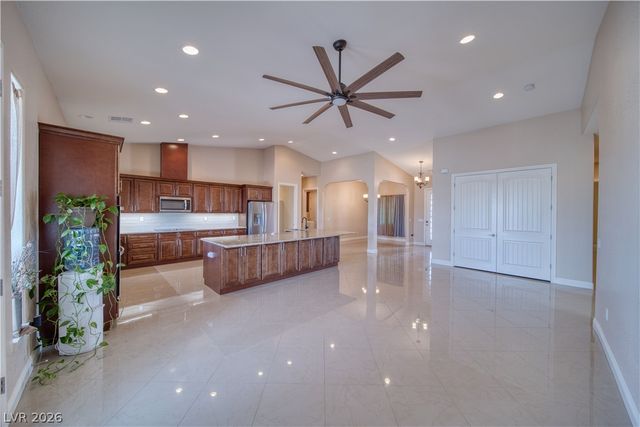 2890 Oakleaf Avenue, Pahrump, NV 89048