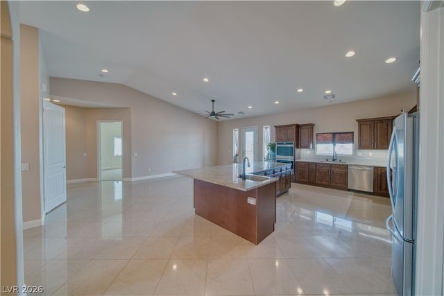 2890 Oakleaf Avenue, Pahrump, NV 89048