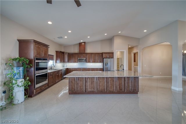 2890 Oakleaf Avenue, Pahrump, NV 89048