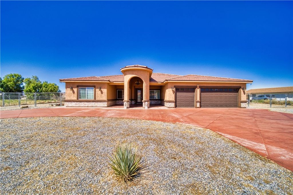 2890 Oakleaf Avenue, Pahrump, NV 89048