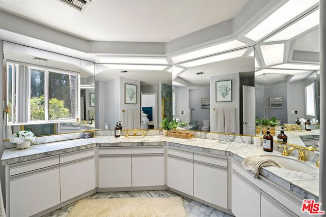 23246 Canzonet Street, Woodland Hills, CA 91367