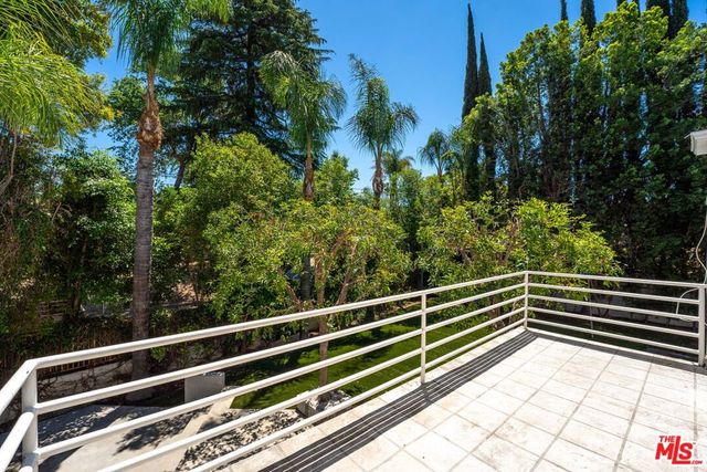 23246 Canzonet Street, Woodland Hills, CA 91367