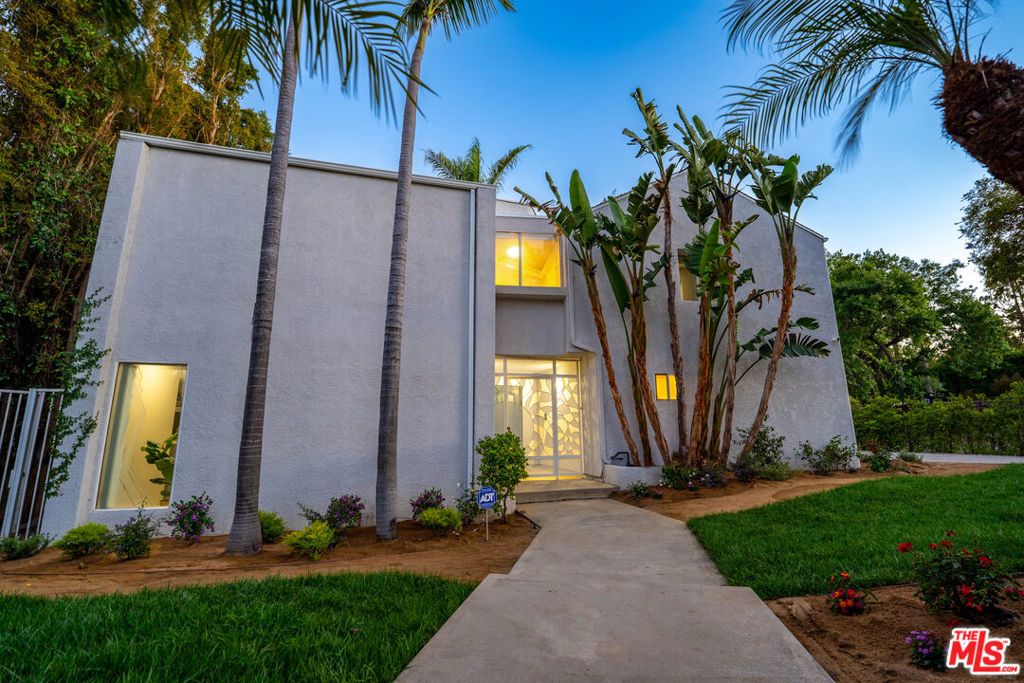 23246 Canzonet Street, Woodland Hills, CA 91367