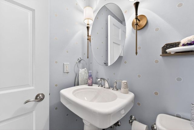 649 High Street, 202, Worthington, OH 43085