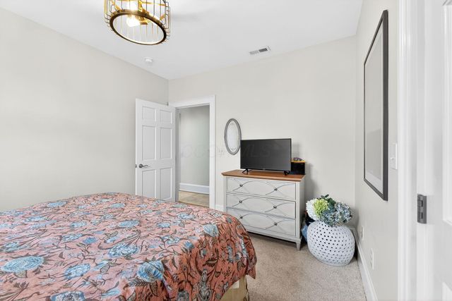 649 High Street, 202, Worthington, OH 43085