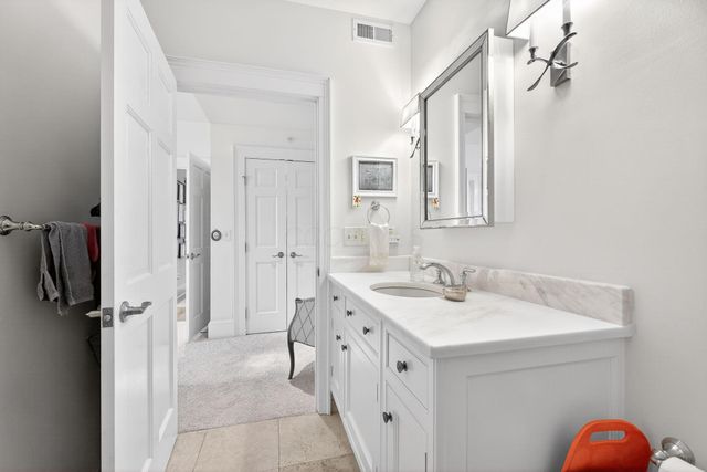 649 High Street, 202, Worthington, OH 43085