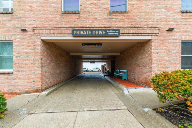 649 High Street, 202, Worthington, OH 43085