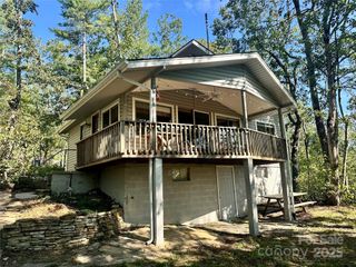 300 Mcmillan Drive, Hendersonville, NC 28792